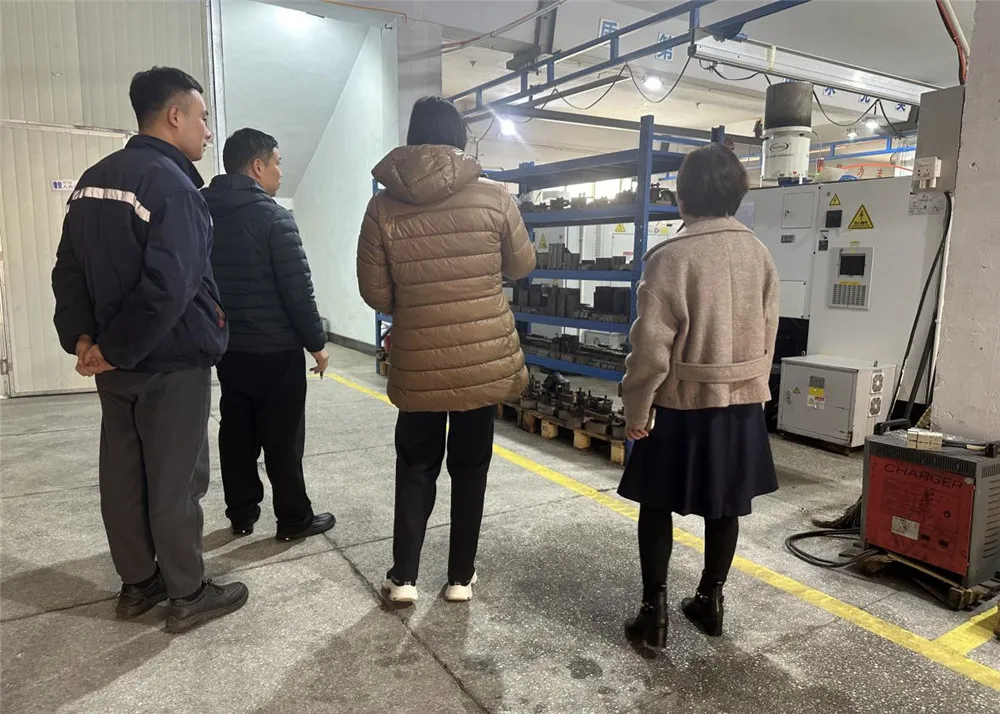 Customers Batavi officinam nostram visitavit